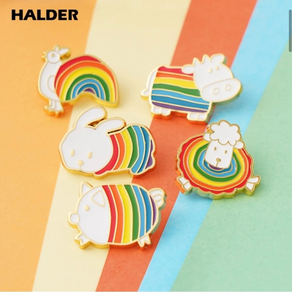 1 LGBTQ+ Pride Flag Enamel & Metal Horse Pin for Clothes Hat Bags - Picture 5 of 8